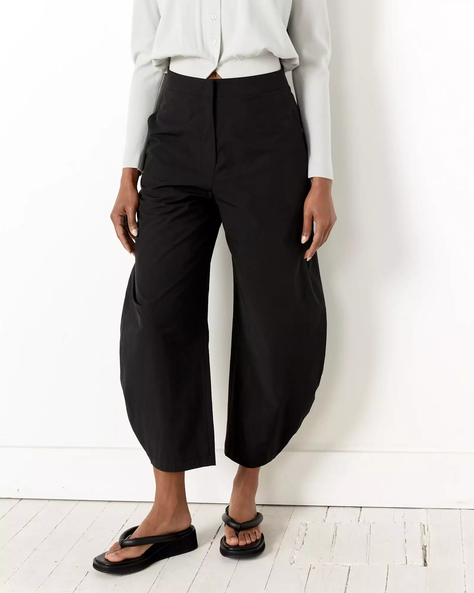 Curved Leg Pant in Black