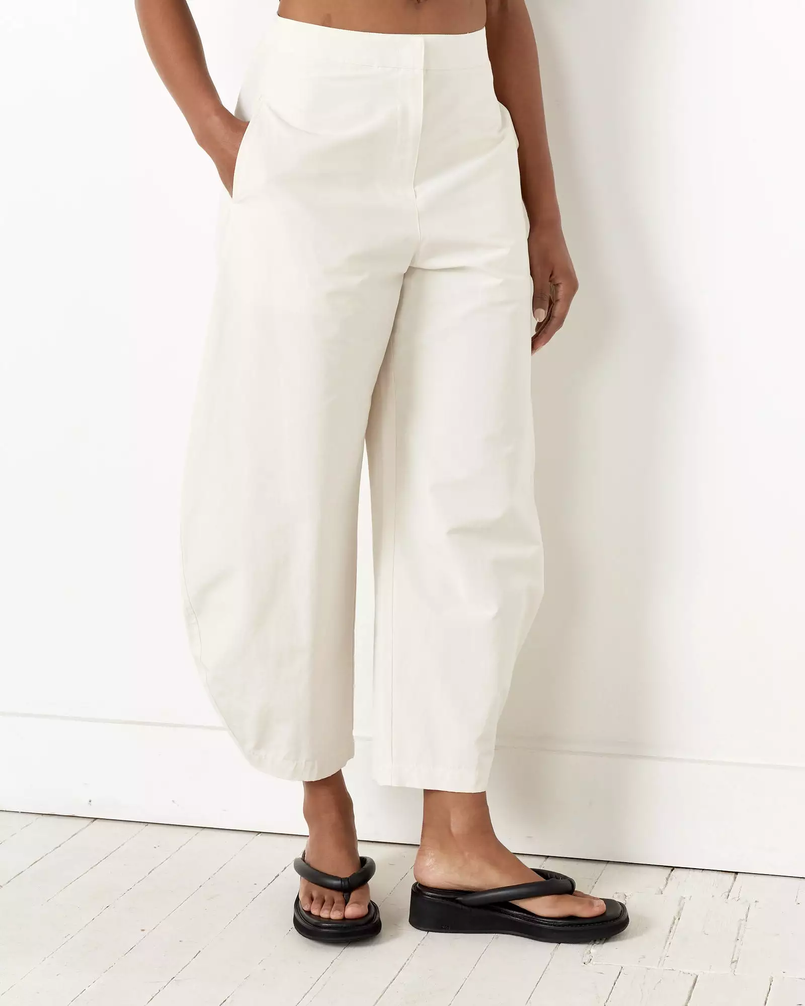 Curved Leg Pant in Ecru