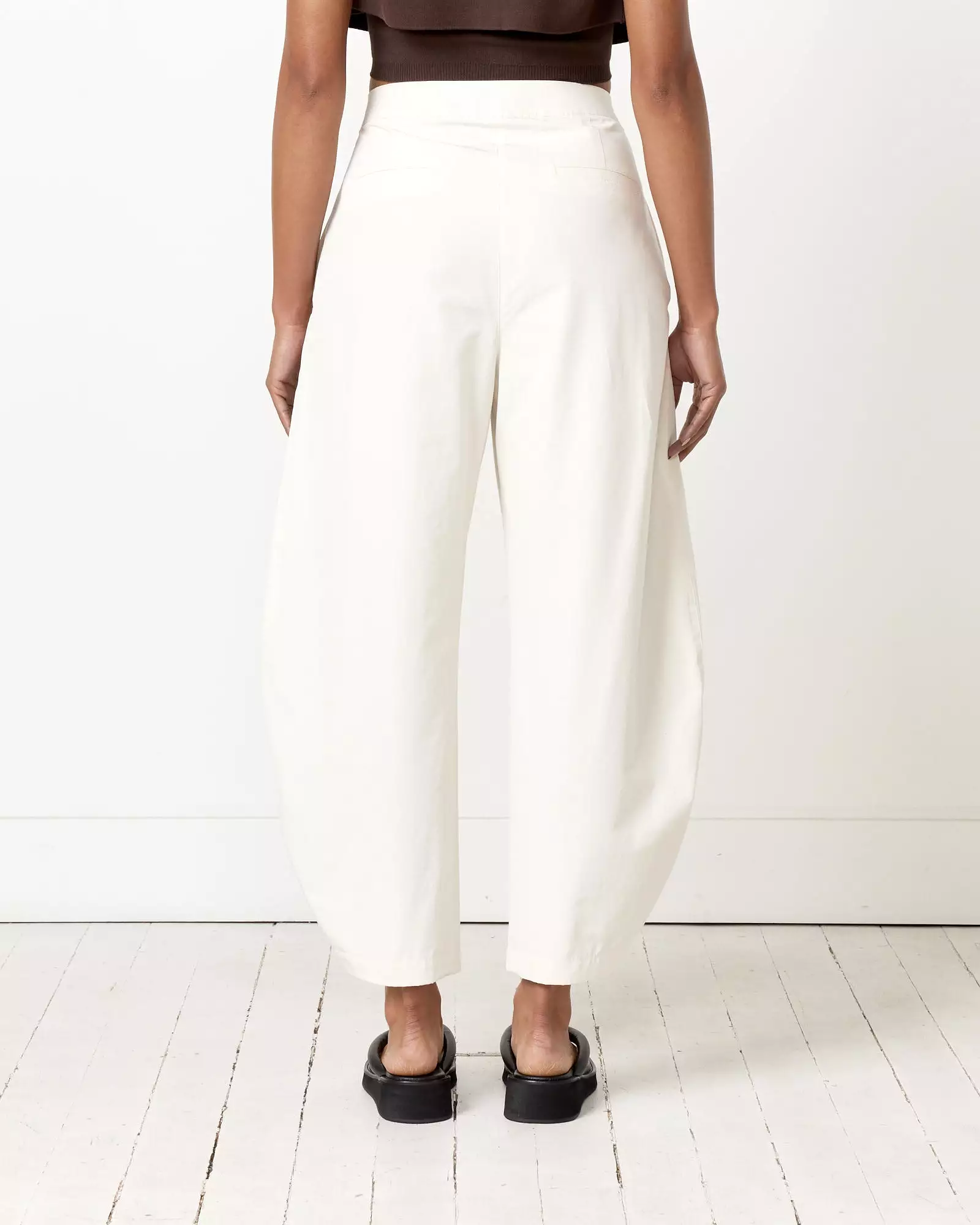 Curved Leg Pant in Ecru