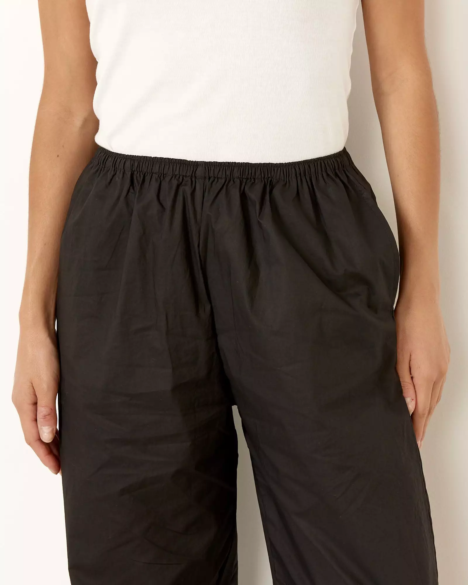 Ease Trouser in Black