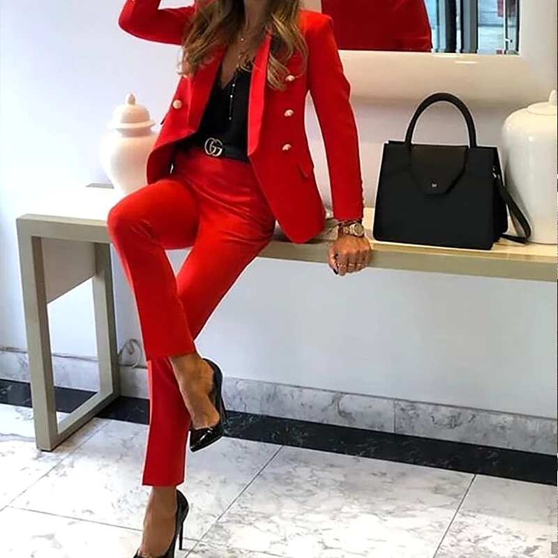 Professional Elegance: Women's Tailored Blazer and Pant Set