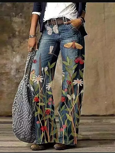 Stylish and Versatile Women's Bootcut Jeans with Side Pockets